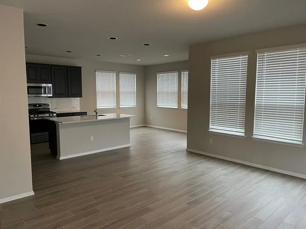 $2,095 | 100 Crescent Street, Georgetown, TX 78626