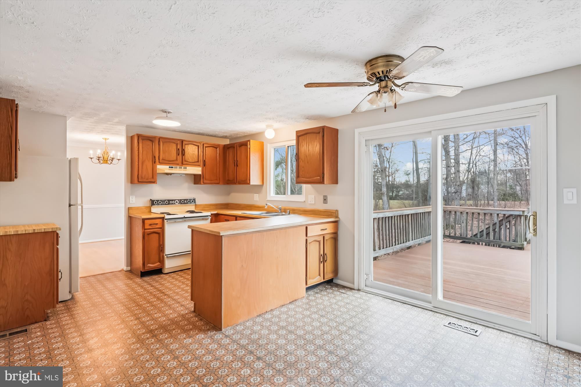 135 Applegate Drive Sterling, VA 20164 - Photo 12 of 42 a kitchen with a refrigerator and a sink