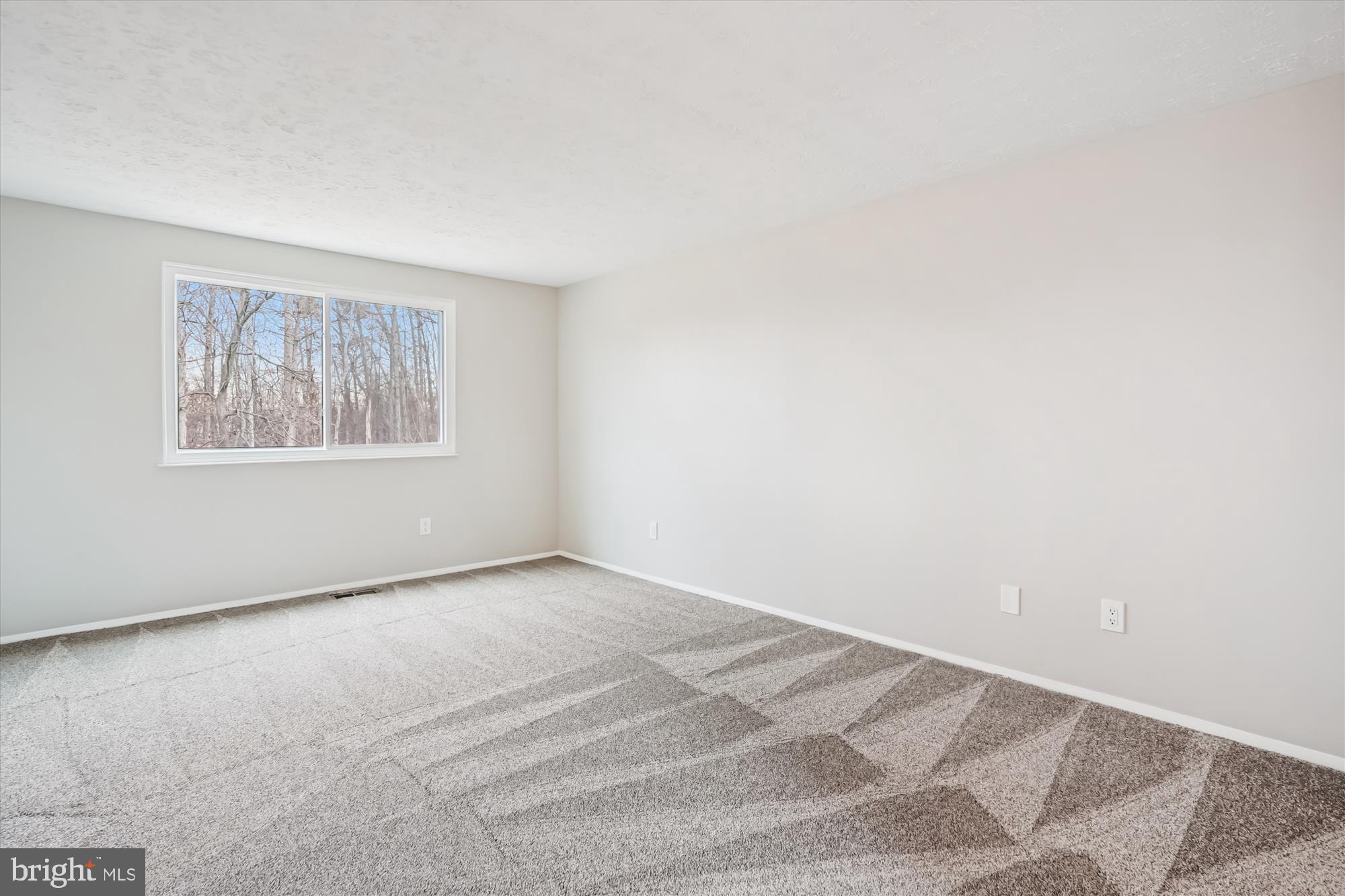 135 Applegate Drive Sterling, VA 20164 - Photo 16 of 42 an empty room with windows