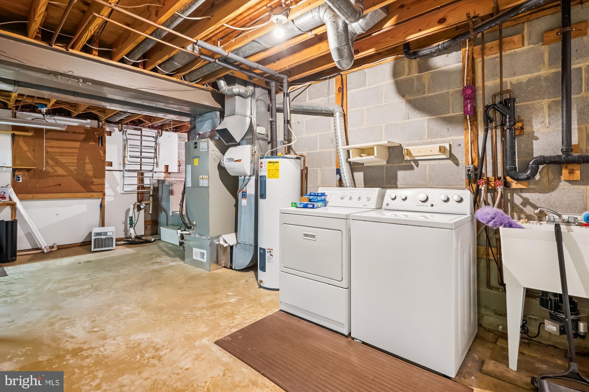 135 Applegate Drive Sterling, VA 20164 - Photo 24 of 42 a utility room with dryer and washer