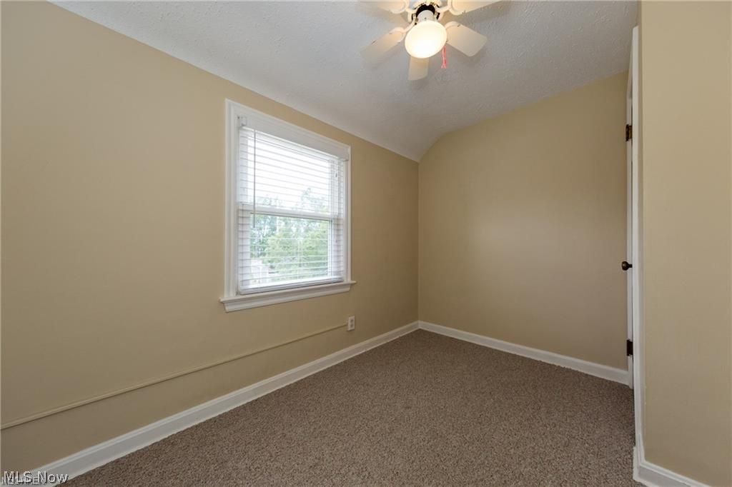 945 Rushleigh Road Cleveland Heights, OH 44121 - Photo 12 of 29
