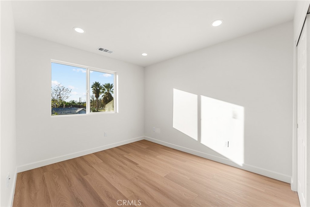 902 South Hert Street Colton, CA 92324 - Photo 32 of 34 an empty room with a window