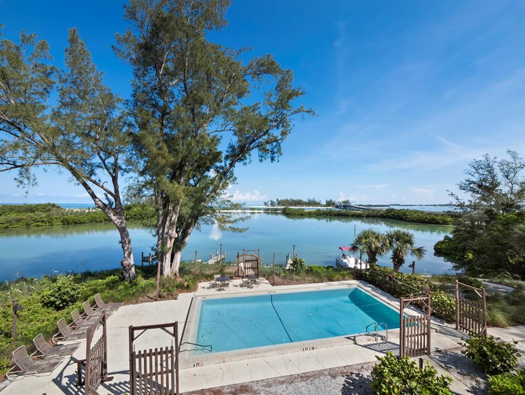 490 North Shore Road, Unit 6 Longboat Key, FL 34228 - Photo 48 of 67