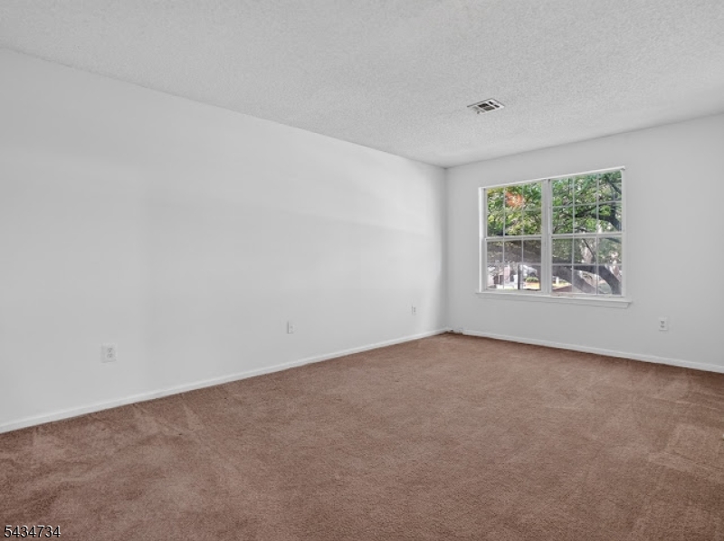 33 Seton Hall Drive Newark, NJ 07103 - Photo 11 of 14