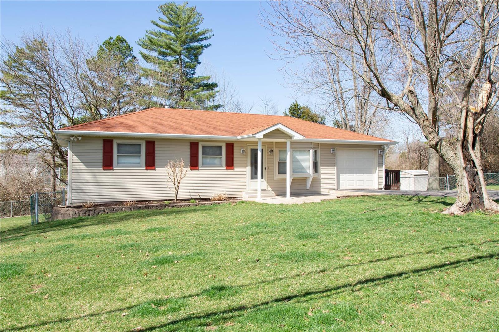 4345 Ringer Road St. Louis, MO 63129 - Photo 1 of 14 Gallery Image 1