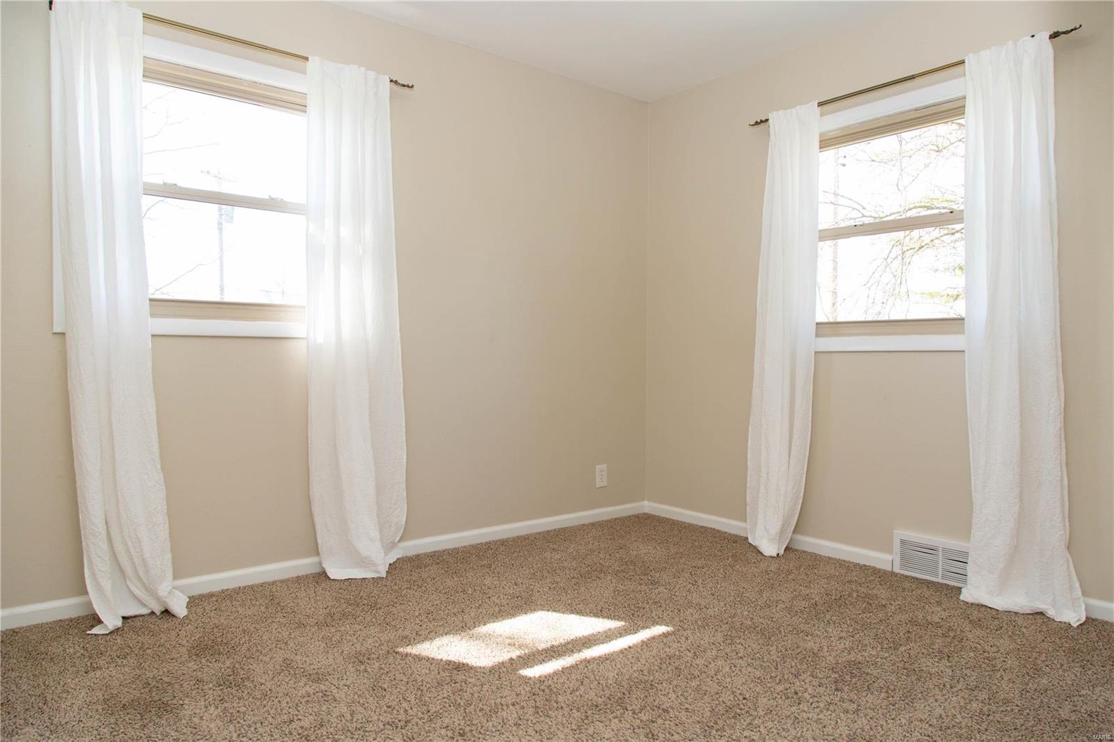 4345 Ringer Road St. Louis, MO 63129 - Photo 6 of 14 Gallery Image 6