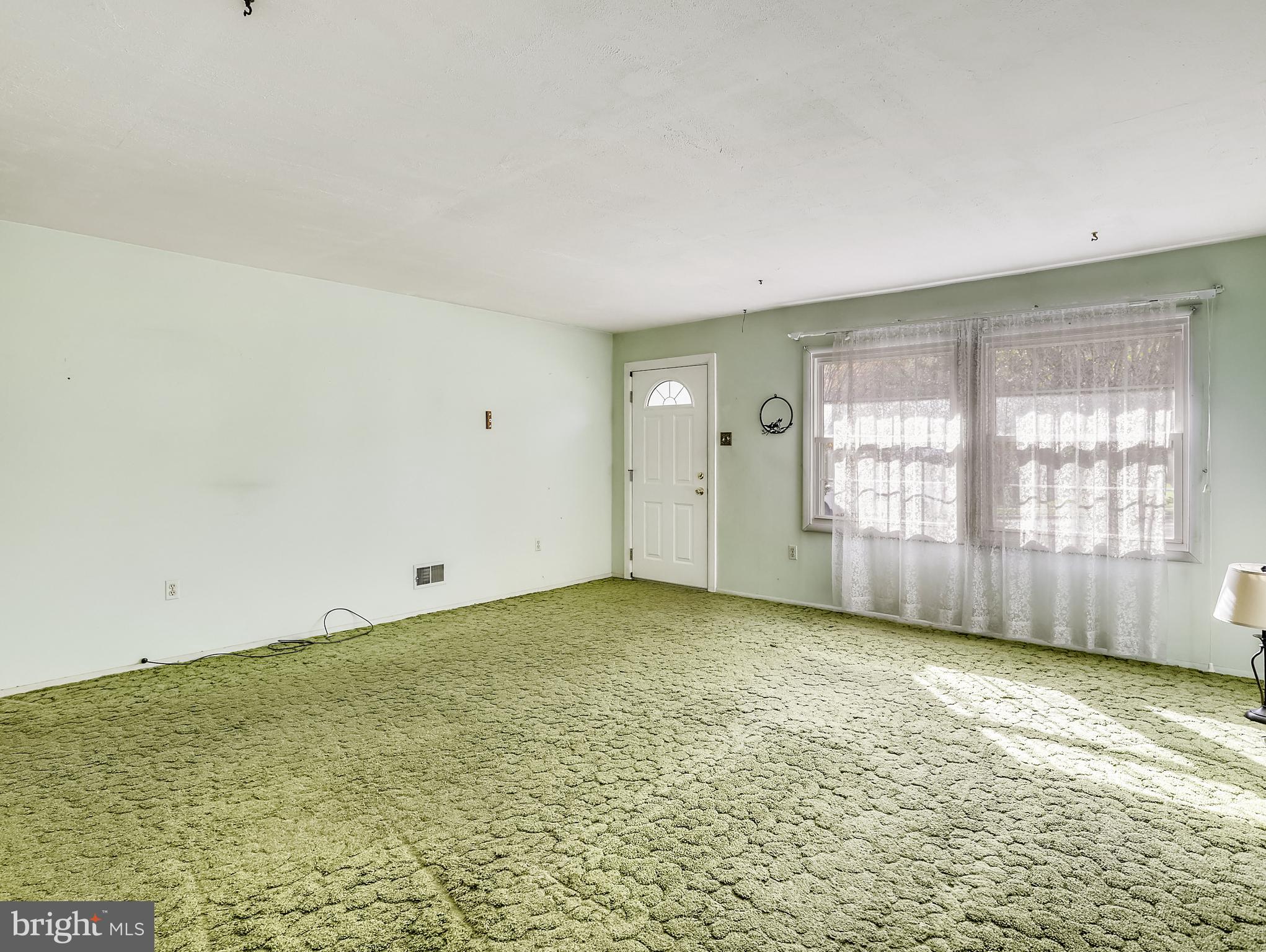 1044 Springhill Way Gambrills, MD 21054 - Photo 2 of 18 Living Room