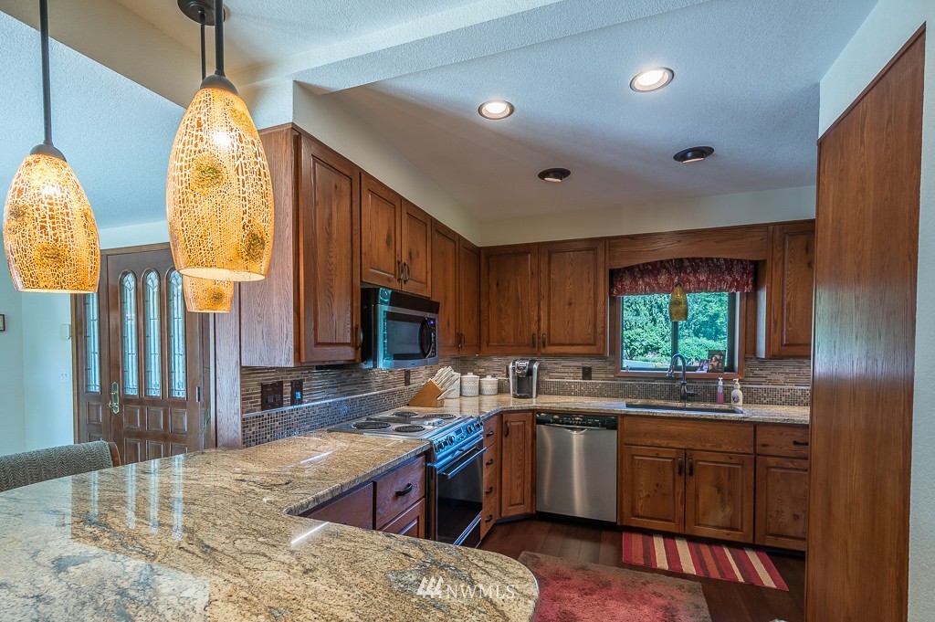 517 Davis Lake Road Morton, WA 98356 - Photo 4 of 23 Gallery Image 4