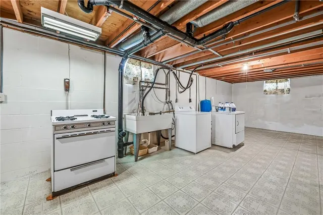 a view of a storage & utility room