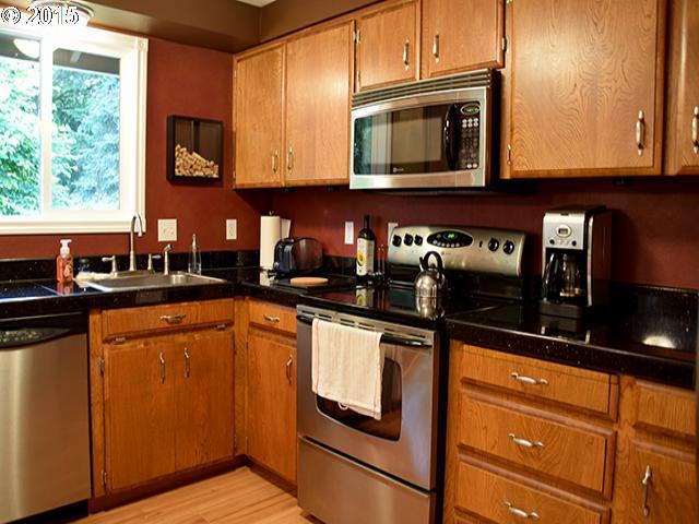 6525 Southwest Locust Street Portland, OR 97223 - Photo 5 of 15 Gallery Image 5