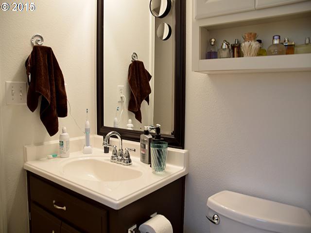 6525 Southwest Locust Street Portland, OR 97223 - Photo 10 of 15 Gallery Image 10