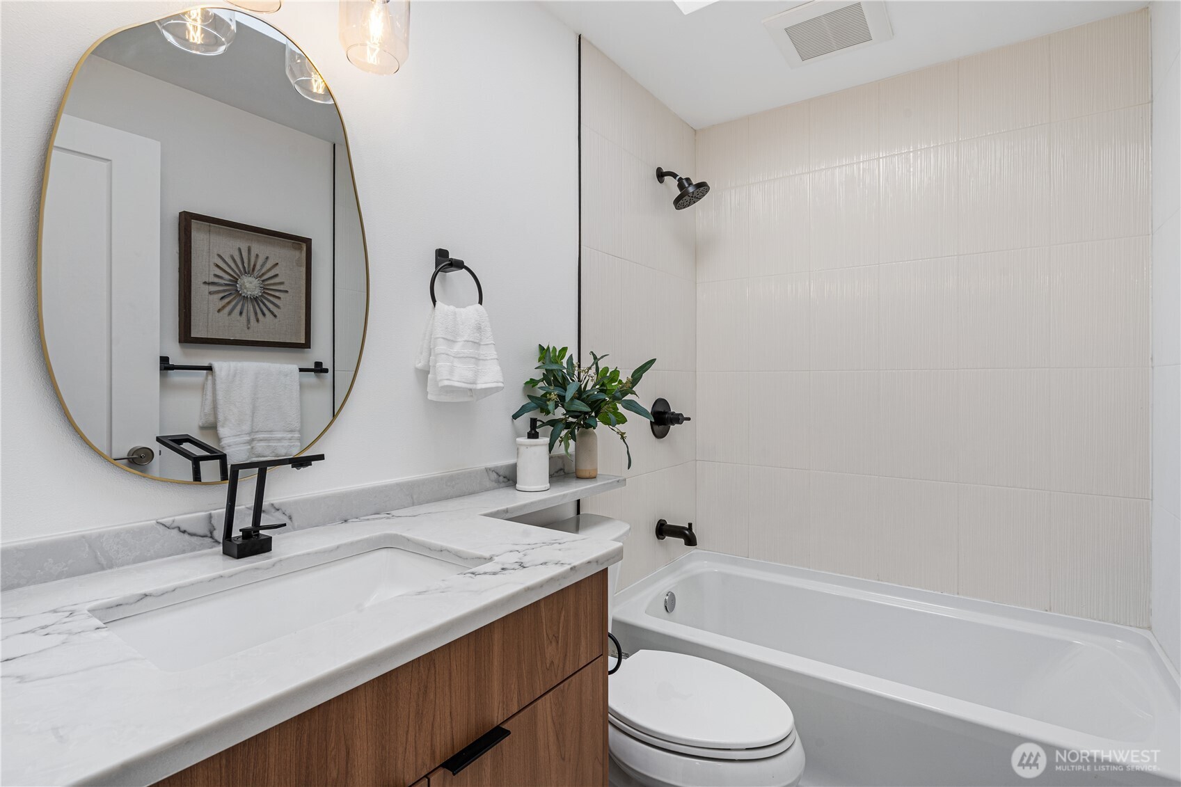 2539 128th Avenue Southeast Bellevue, WA 98005 - Photo 19 of 39 a bathroom with a sink a toilet and bathtub