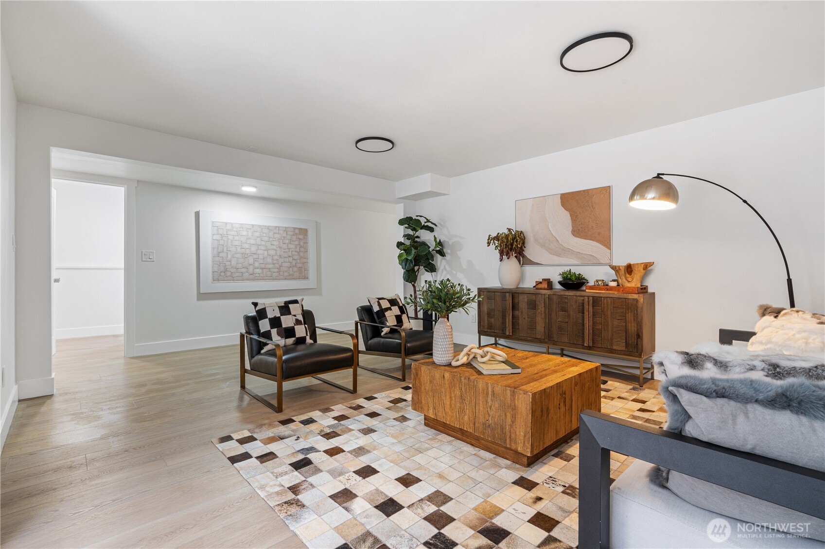 2539 128th Avenue Southeast Bellevue, WA 98005 - Photo 21 of 39 a living room with furniture and wooden floor