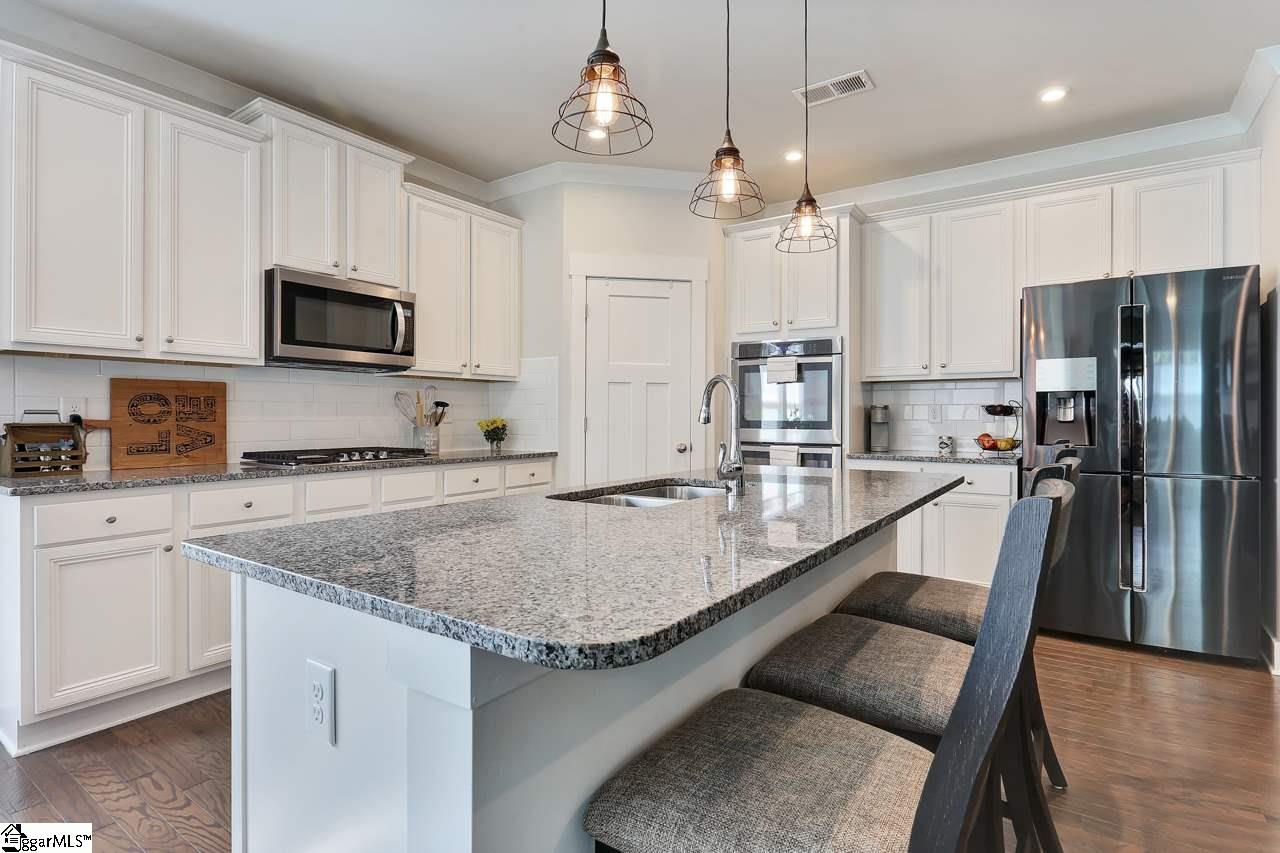 133 Redcroft Drive Greer, SC 29651 - Photo 4 of 31