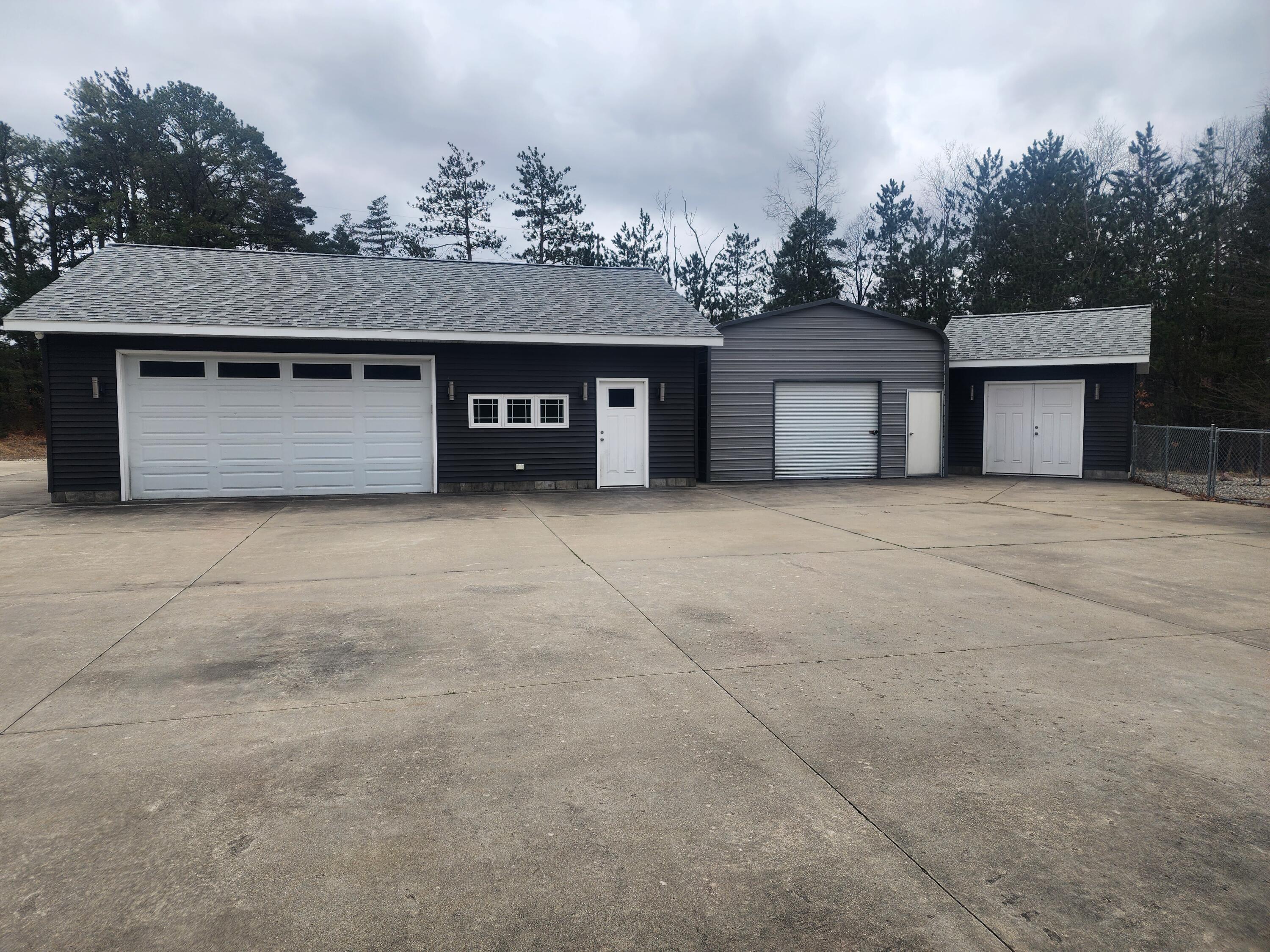 4787 Maple Island Road Fruitport, MI 49415 - Photo 2 of 37 1000002665