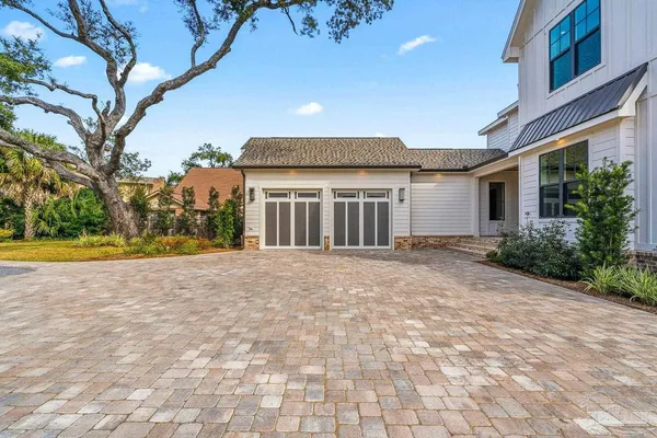 a view of a house with backyard and tree