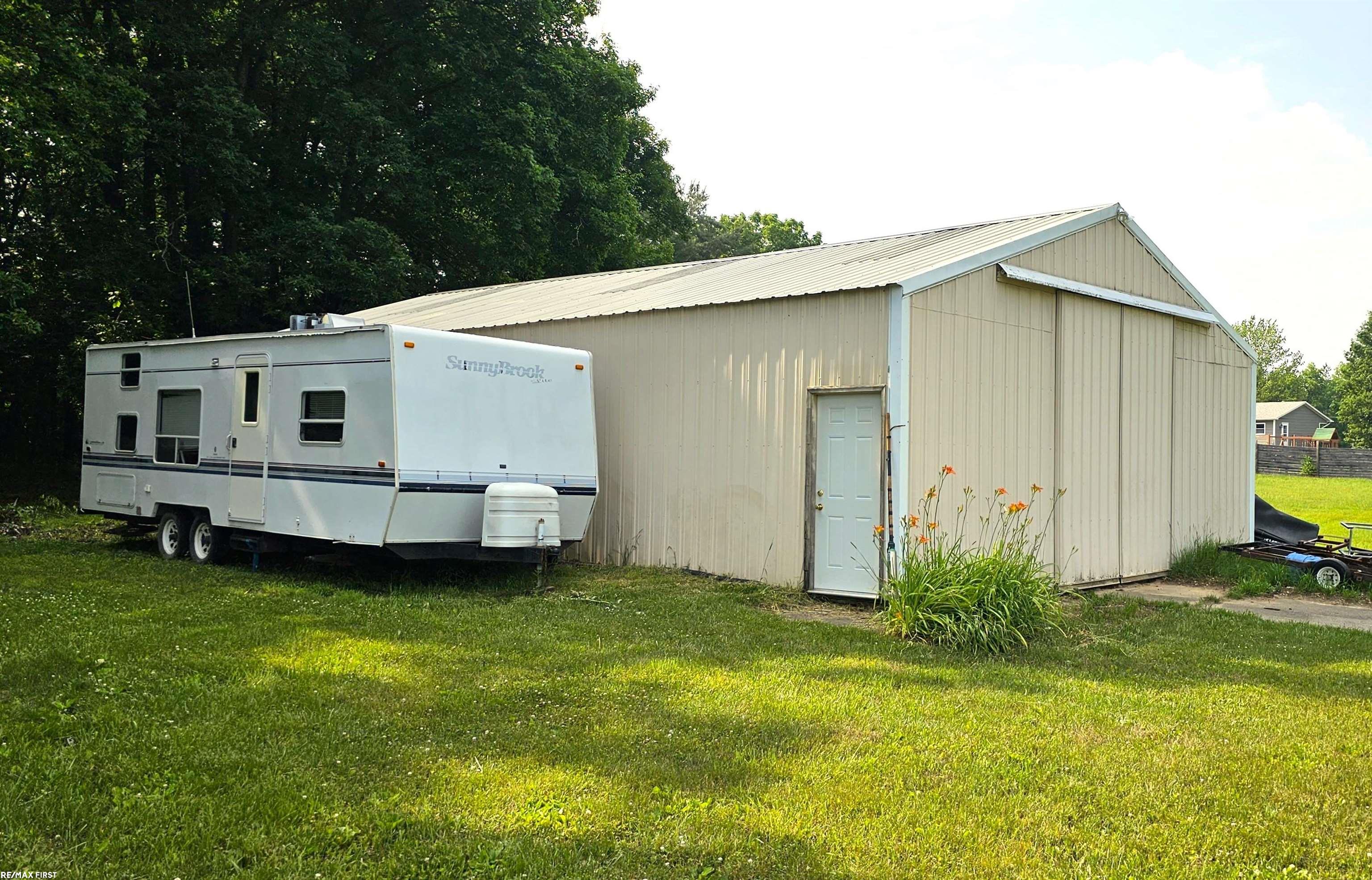 2895 Klam Road Lapeer, MI 48446 - Photo 26 of 31 50124144-25.JPG