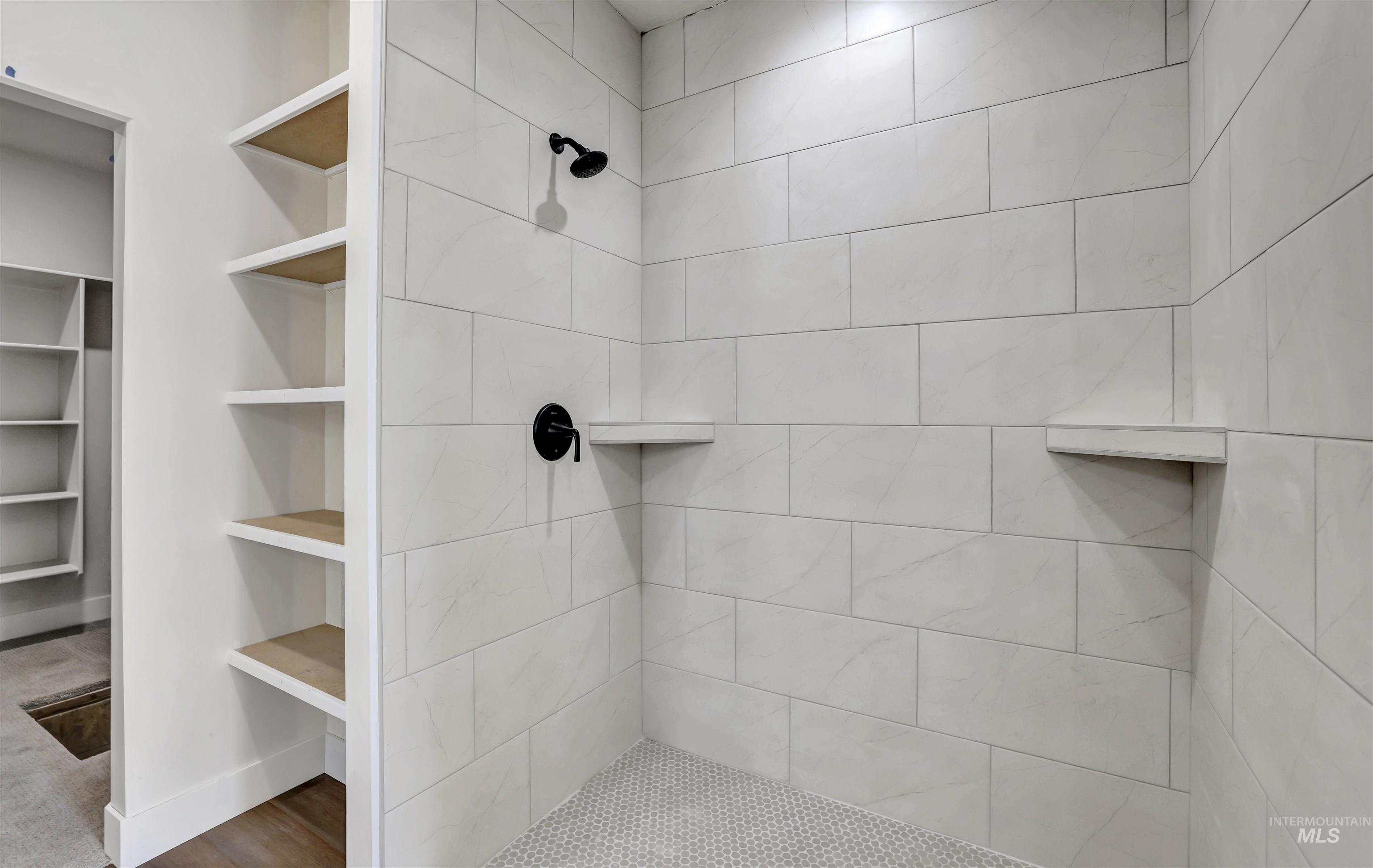 941 Gregory Way Twin Falls, ID 83301 - Photo 21 of 40 Full bathroom with a tile shower and a walk in closet