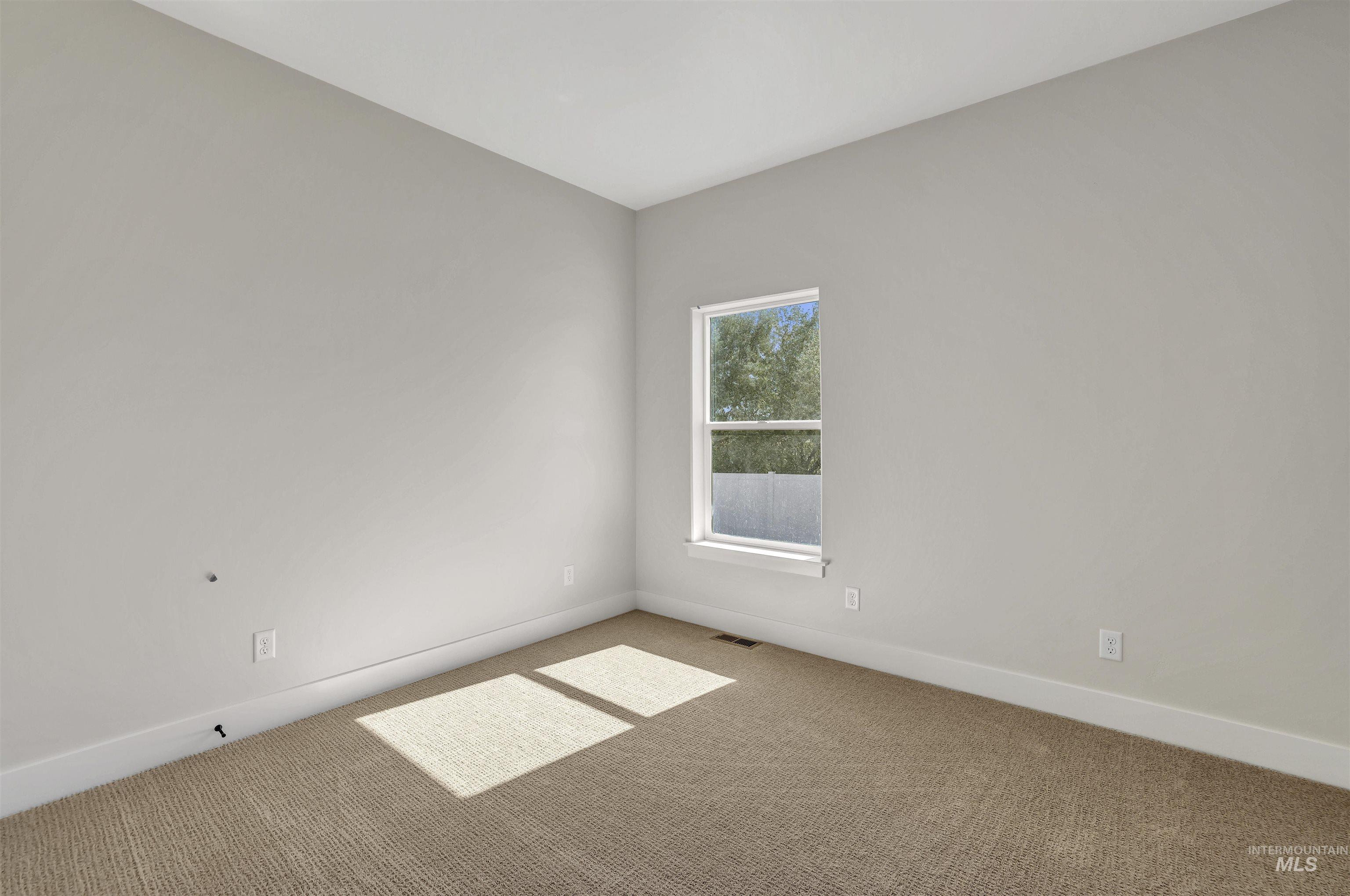 941 Gregory Way Twin Falls, ID 83301 - Photo 25 of 40 Carpeted empty room with baseboards