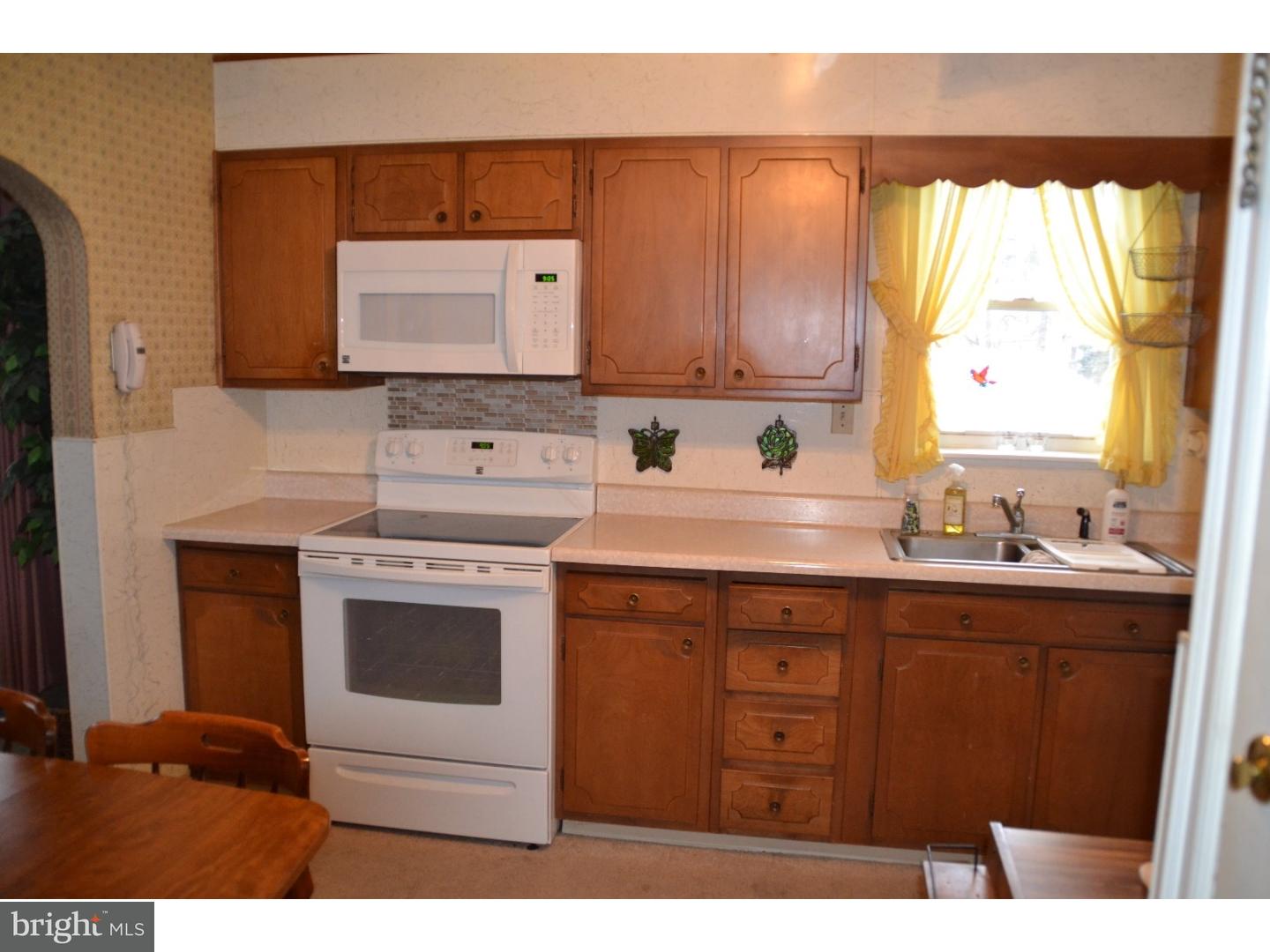 2739 Hillview Road Broomall, PA 19008 - Photo 13 of 25 Kitchen