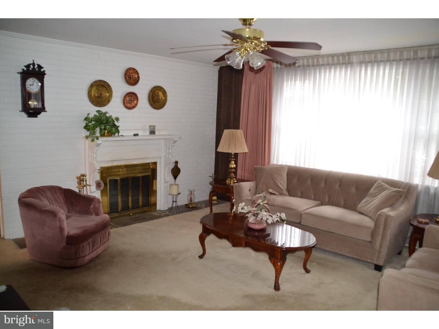 2739 Hillview Road Broomall, PA 19008 - Photo 8 of 25 Living Room