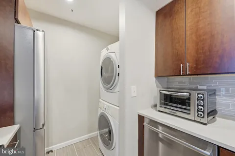 $289,000 | 5700 Chapman Mill Drive, Unit 2202, Rockville, MD 20852