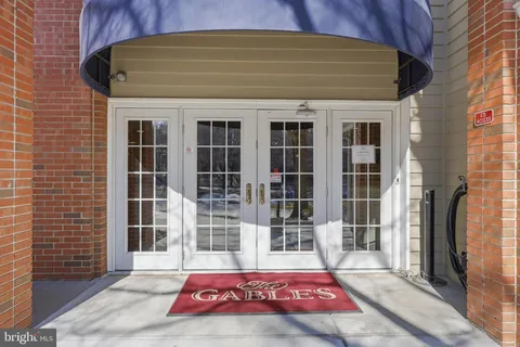 $289,000 | 5700 Chapman Mill Drive, Unit 2202, Rockville, MD 20852