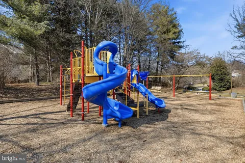 $289,000 | 5700 Chapman Mill Drive, Unit 2202, Rockville, MD 20852