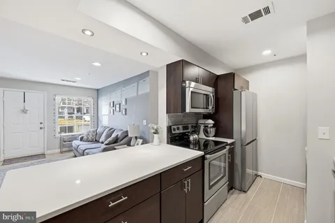 $289,000 | 5700 Chapman Mill Drive, Unit 2202, Rockville, MD 20852