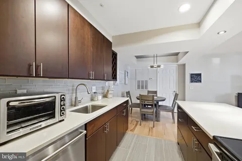 $289,000 | 5700 Chapman Mill Drive, Unit 2202, Rockville, MD 20852