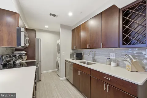 $289,000 | 5700 Chapman Mill Drive, Unit 2202, Rockville, MD 20852