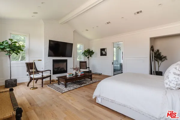 $5,799,000 | 141 South Saltair Avenue, Los Angeles, CA 90049