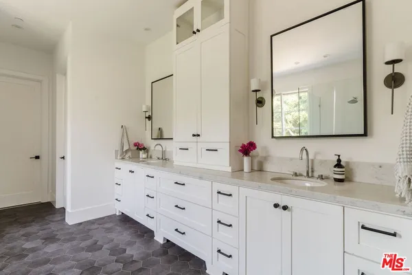 $5,799,000 | 141 South Saltair Avenue, Los Angeles, CA 90049