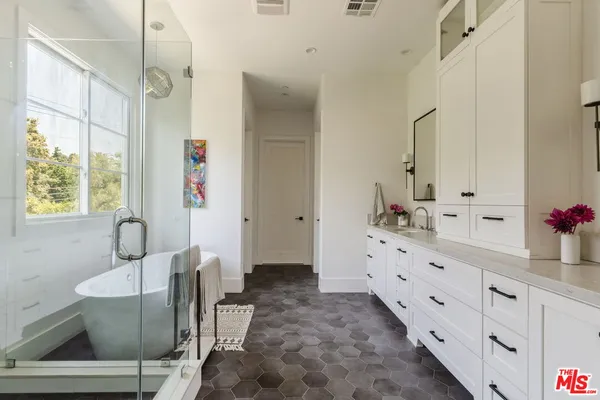 $5,799,000 | 141 South Saltair Avenue, Los Angeles, CA 90049