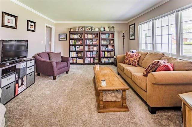 3609 West Torquay Road Muncie, IN 47304 - Photo 2 of 32