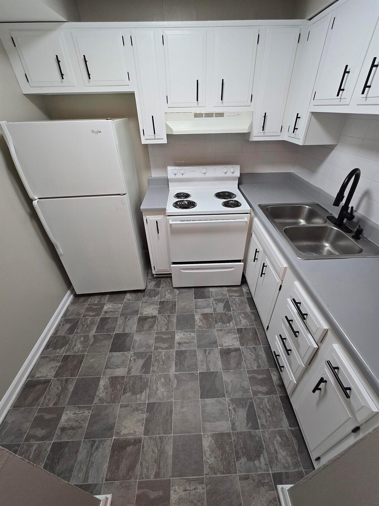 719 Townside Road Southwest, Unit 23 Roanoke, VA 24014 - Photo 4 of 8 719 Townside #23(2)