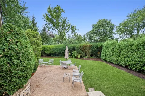 a view of a yard with an trees