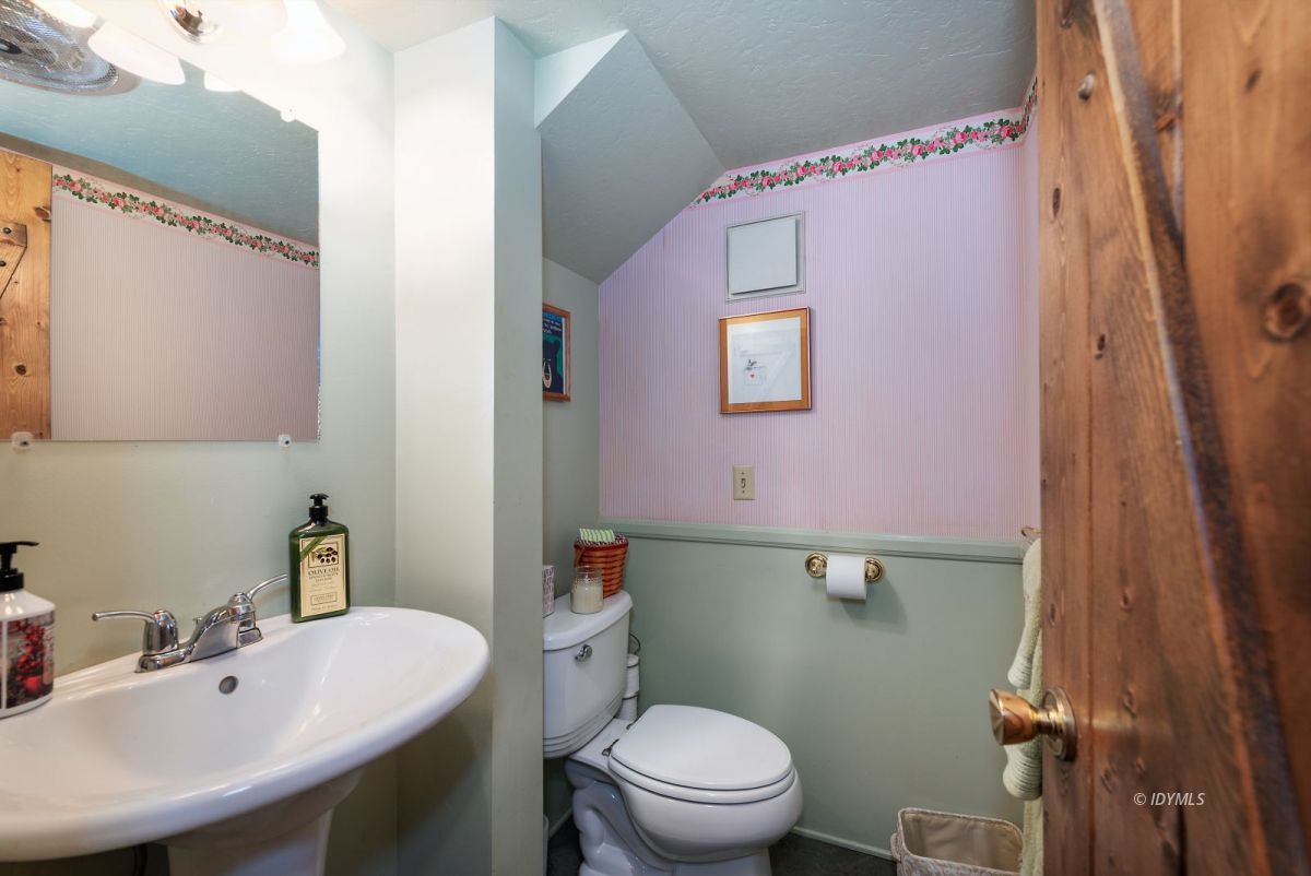 25264 Cougar Road Idyllwild, CA 92549 - Photo 32 of 40 a bathroom with a sink a toilet and a mirror