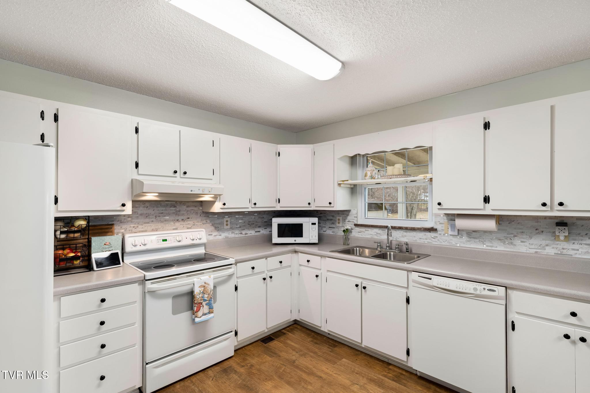 605 Old Snapps Ferry Road Chuckey, TN 37641 - Photo 17 of 44 605 Old Snapps Ferry Road (38 of 48)