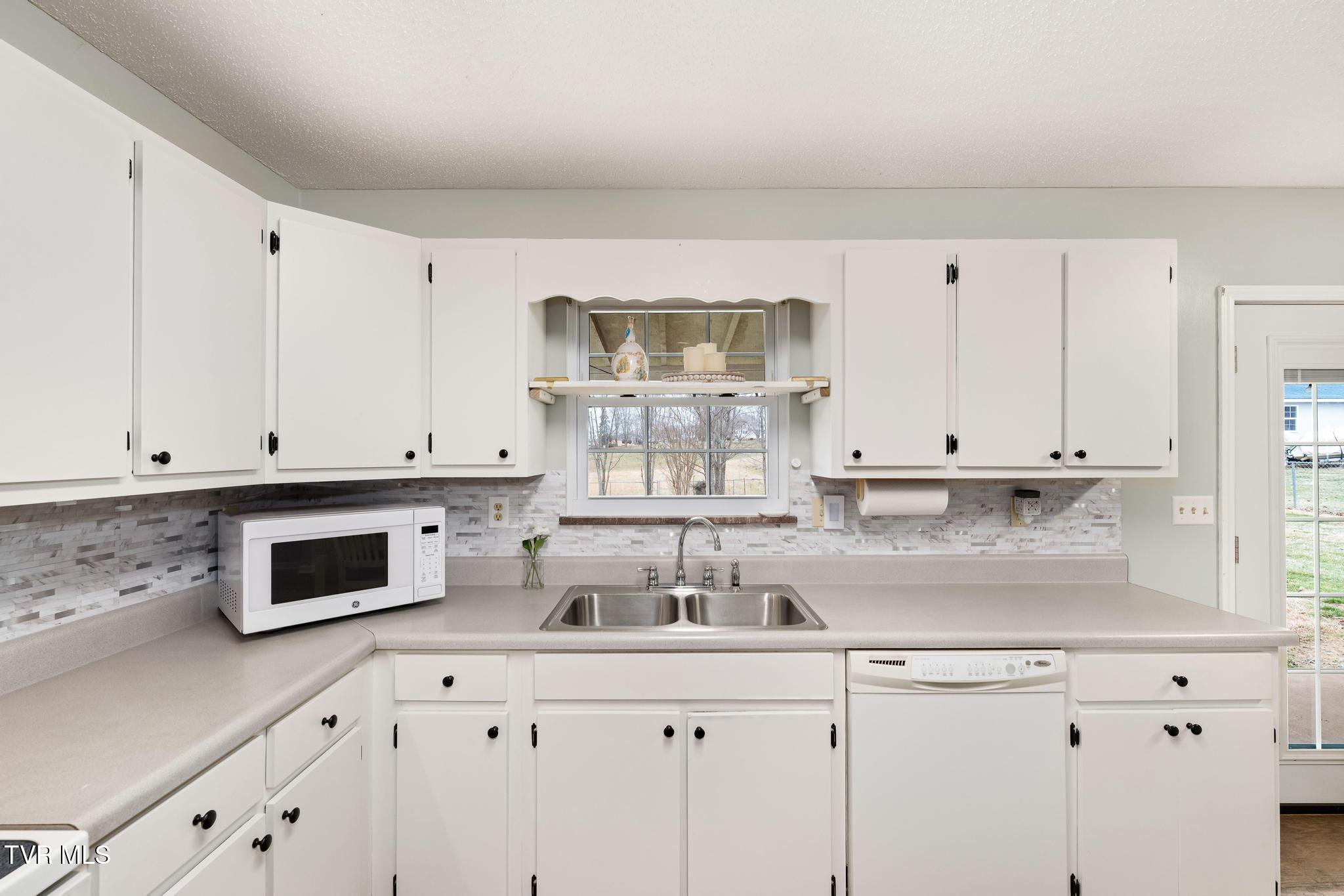 605 Old Snapps Ferry Road Chuckey, TN 37641 - Photo 18 of 44 605 Old Snapps Ferry Road (39 of 48)