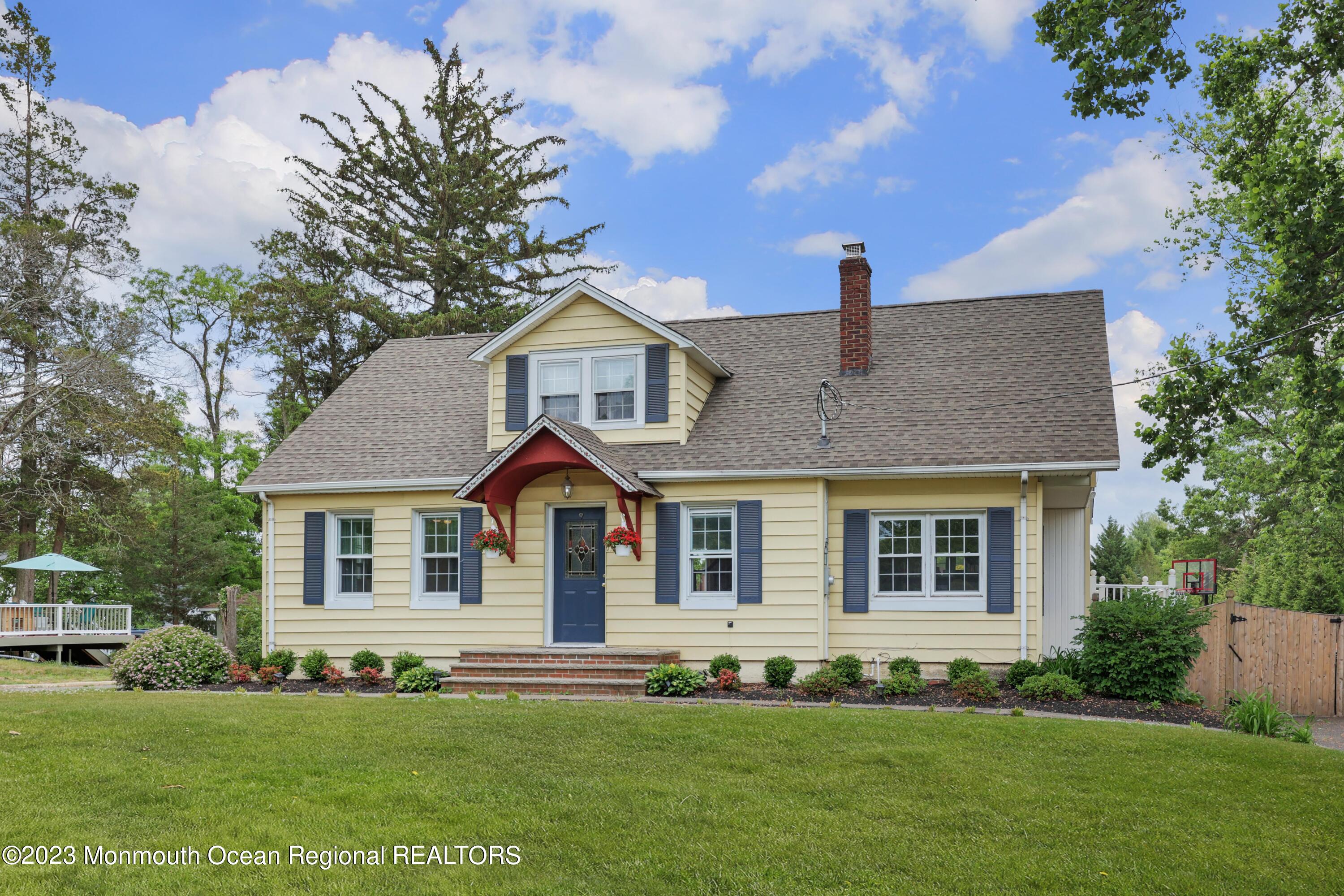 251 Oak Hill Road Red Bank, NJ 07701 - Photo 2 of 20 Welcome to 251 Oak Hill Rd