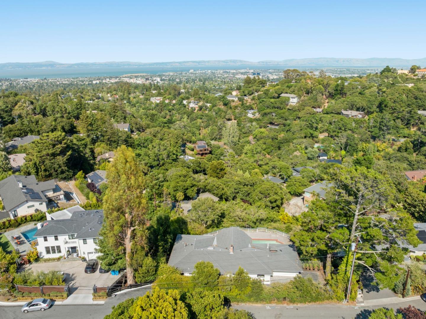 1407 Carlton Road Hillsborough, CA 94010 - Photo 13 of 113