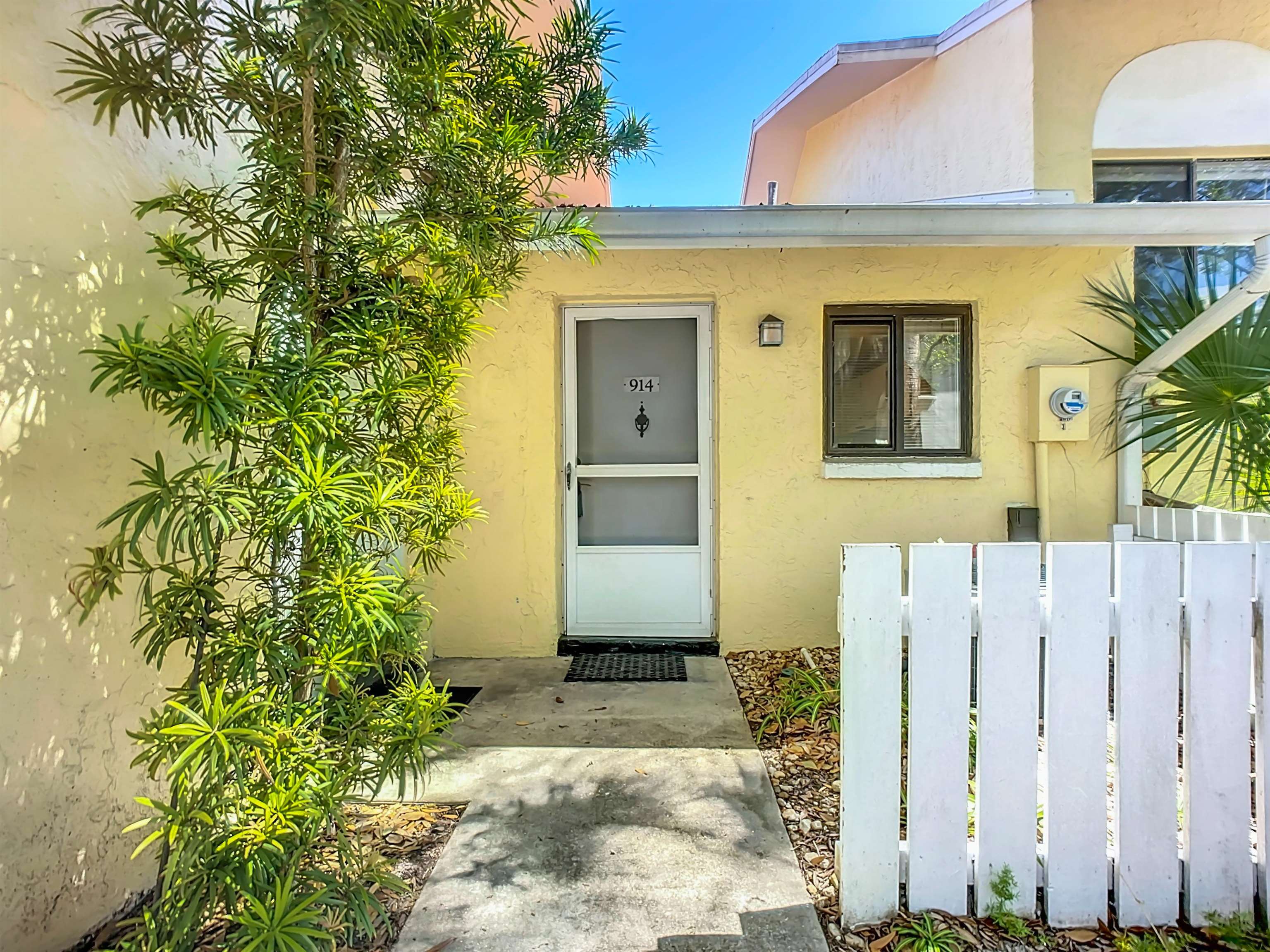 3960 A1A South, Unit 914 St. Augustine, FL 32080 - Photo 3 of 19 a front view of a house with a yard