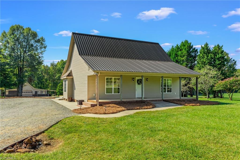 409 Chestnut Grove Church Road Lexington, NC 27295 - Photo 4 of 46 Gallery Image 4