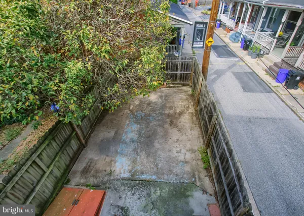 a view of a pathway with a yard