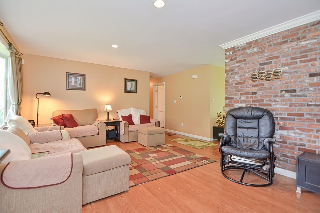 73 Clarence Road Bellingham, MA 02019 - Photo 16 of 37 Gallery Image 16