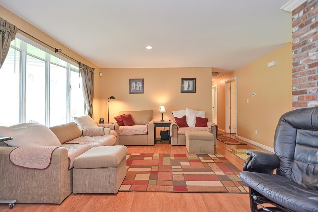 73 Clarence Road Bellingham, MA 02019 - Photo 17 of 37 Gallery Image 17