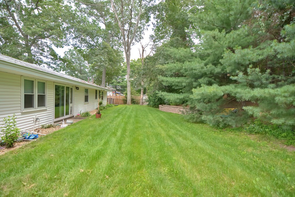 73 Clarence Road Bellingham, MA 02019 - Photo 3 of 37 Gallery Image 3