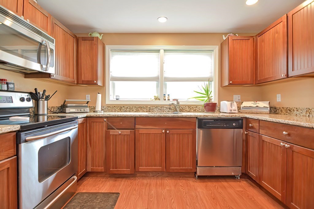 73 Clarence Road Bellingham, MA 02019 - Photo 6 of 37 Gallery Image 6