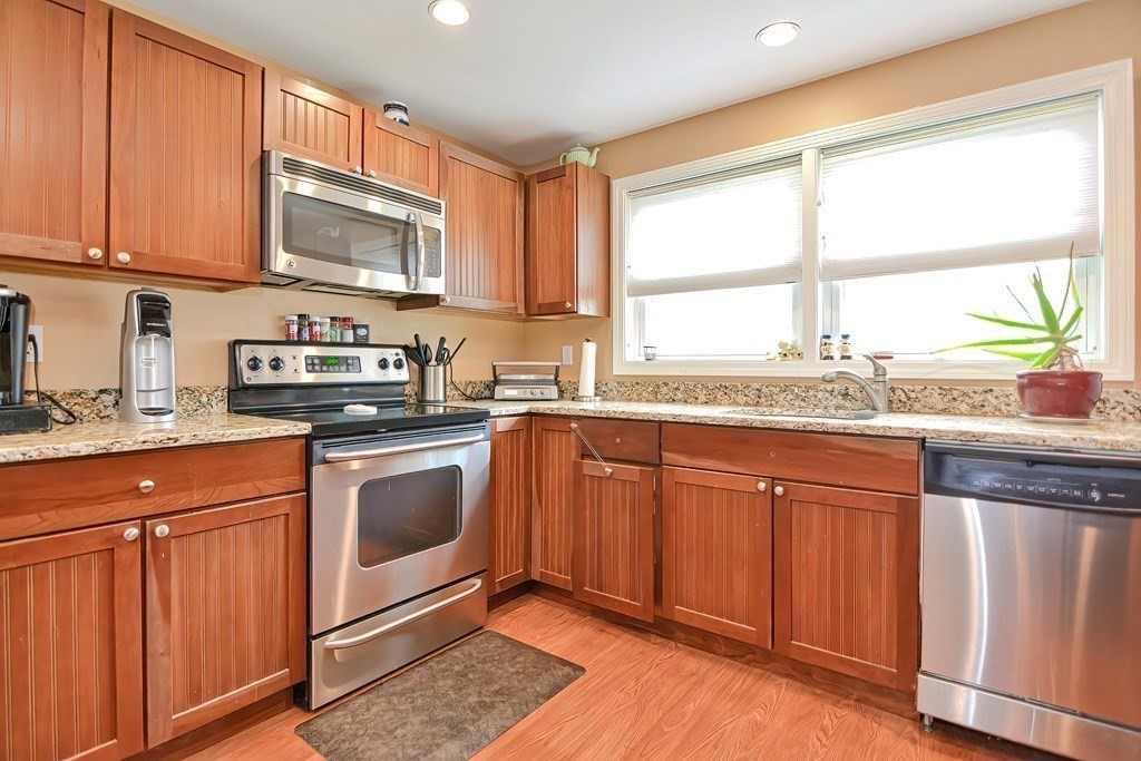 73 Clarence Road Bellingham, MA 02019 - Photo 7 of 37 Gallery Image 7